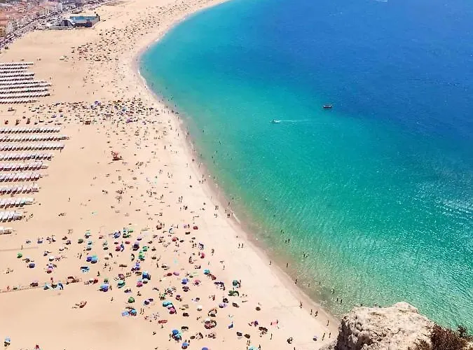 Cantinho Figueiras بيت للعطل نازاريه